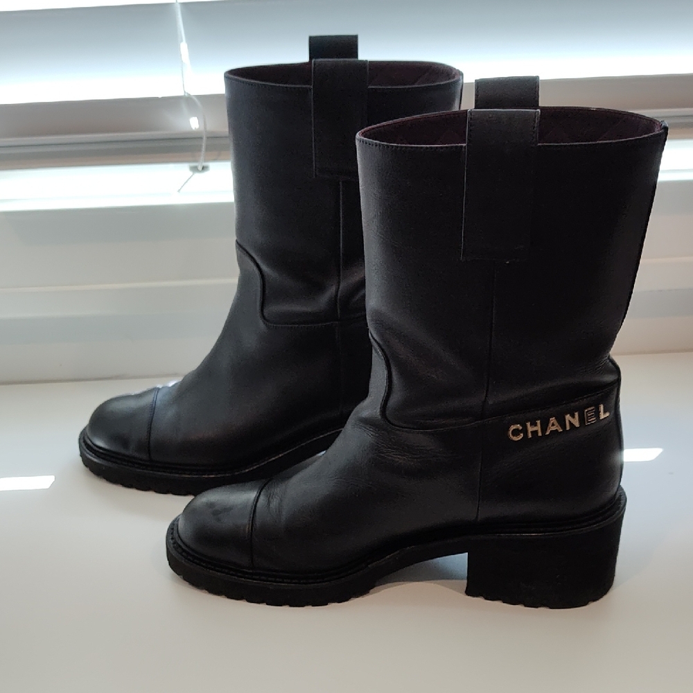 CHANEL Black Leather Heeled Boots